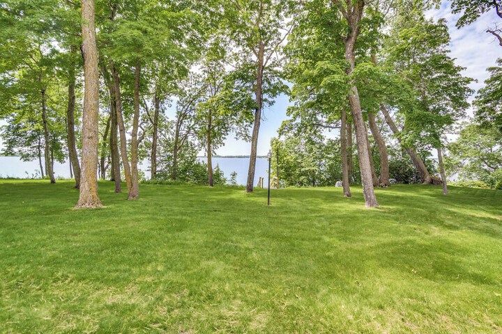 Spacious Detroit Lakes Home w / Private Deck!
