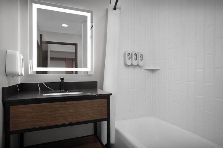 The Suites Hotel at Waterfront Plaza