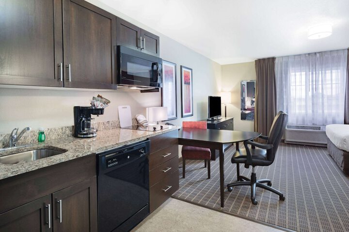 Hawthorn Extended Stay by Wyndham Dickinson