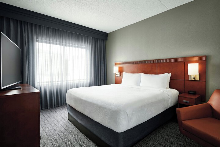 Courtyard by Marriott St. Louis Westport Plaza