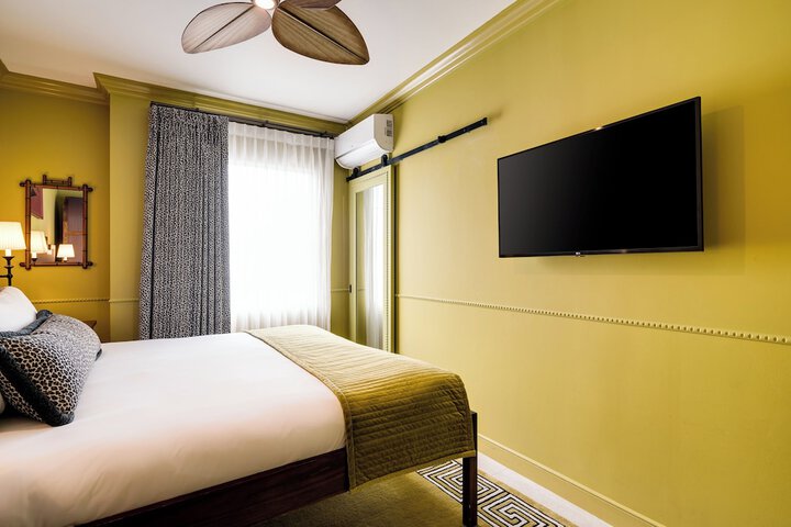 Room 53 of 116
