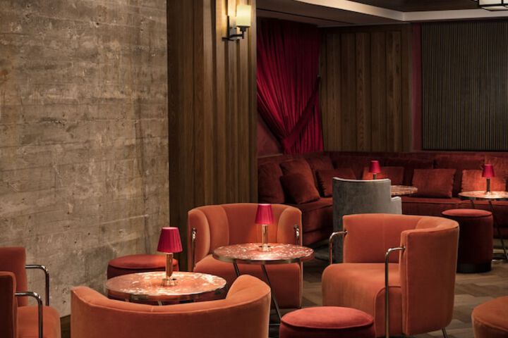 Lounge 71 of 75