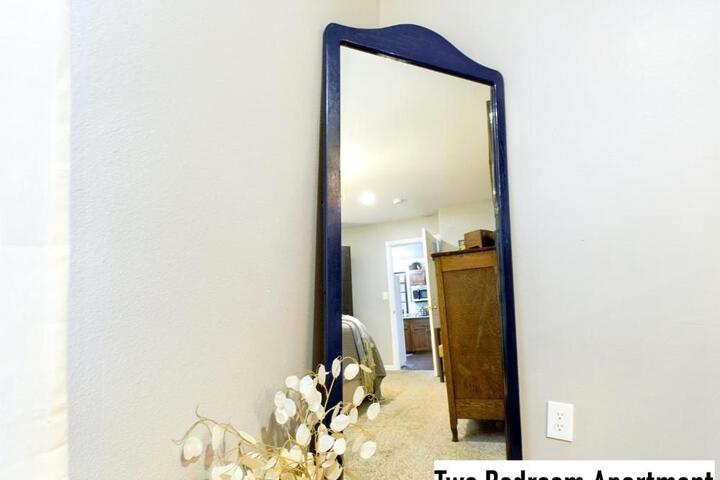 Beautiful Country Apartment AC, Pickleball, Billiards, Playground, Gardens