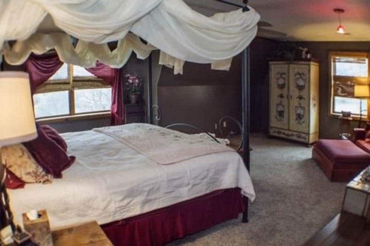 Room 27 of 85