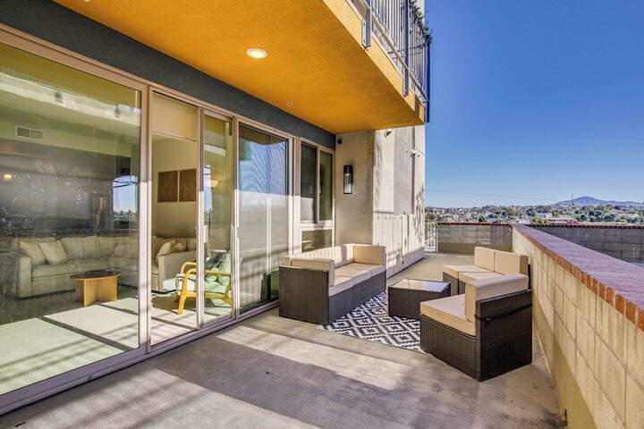 By Seaport Village & Navy Base! Chic Condo w / Pool