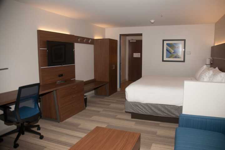 Holiday Inn Express & Suites Decatur by IHG