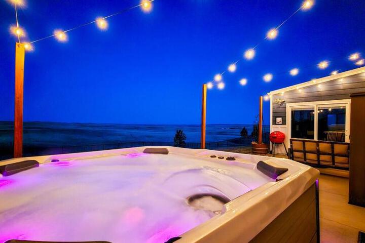 Black Hills Barndo-Hot Tub & Massage Chair