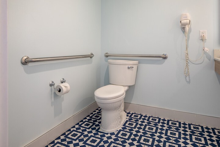 Room 26 of 40
