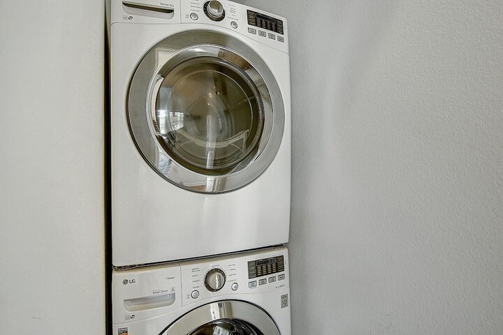 Laundry 26 of 31