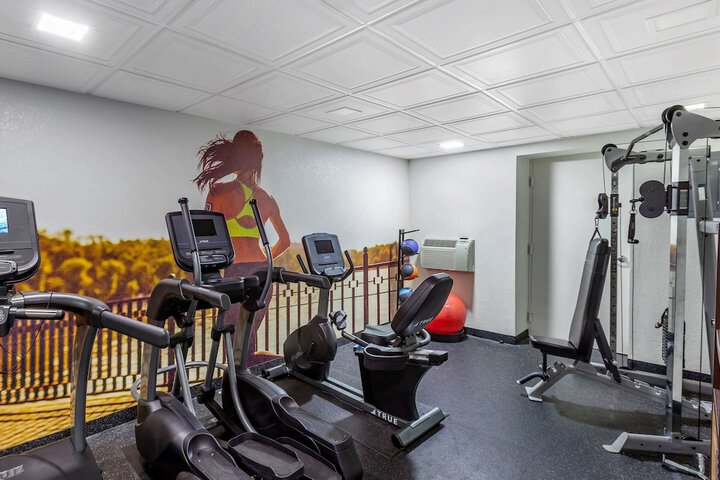 Clarion Pointe Racine - Mount Pleasant