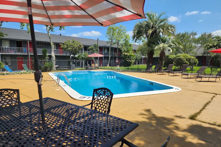 Pool 4 of 20