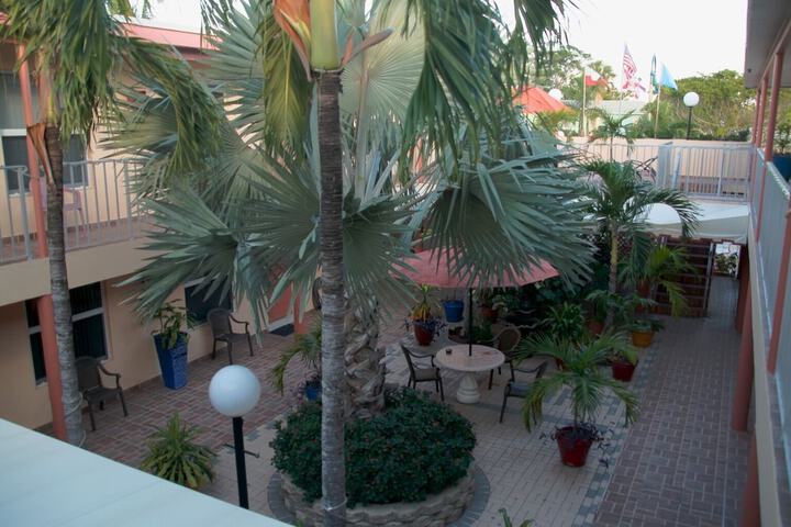 Hotel Exterior 42 of 48