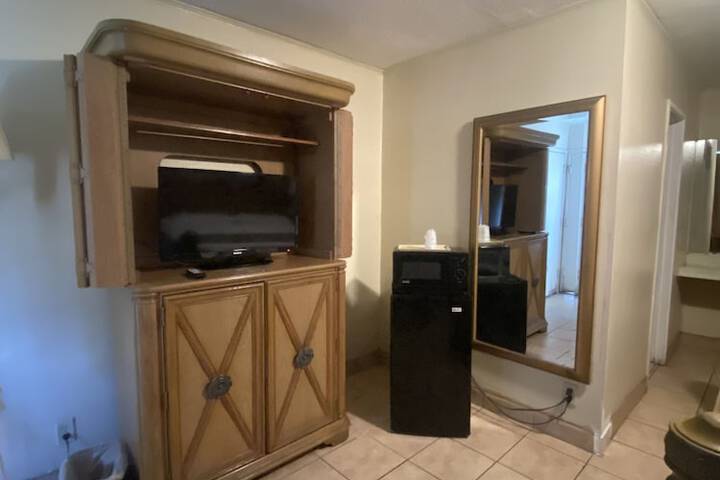 Room 9 of 14