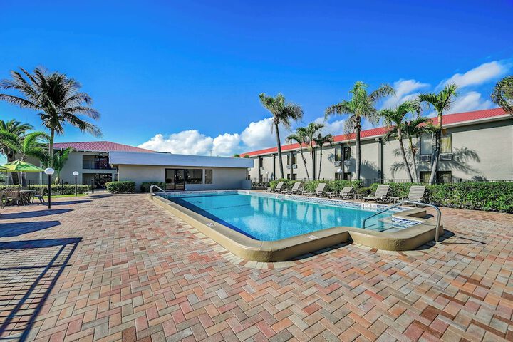 Pool 4 of 32