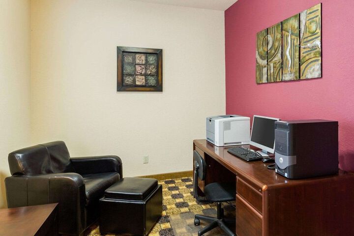 Quality Suites Huntsville Near University