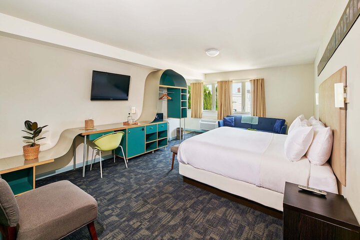 Room 33 of 63