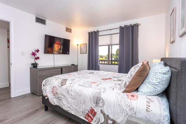 Bass & Sun Condominium 2 / 2 Bedroom