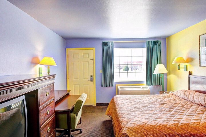 Room 9 of 15