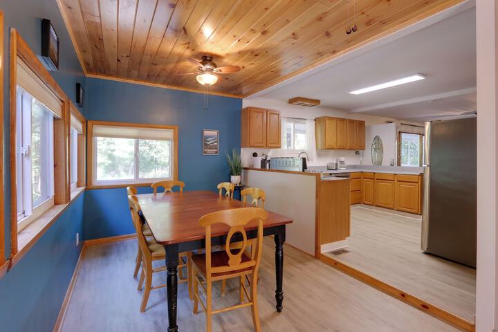 Harpers Ferry Cabin - Walk to Private Lake!