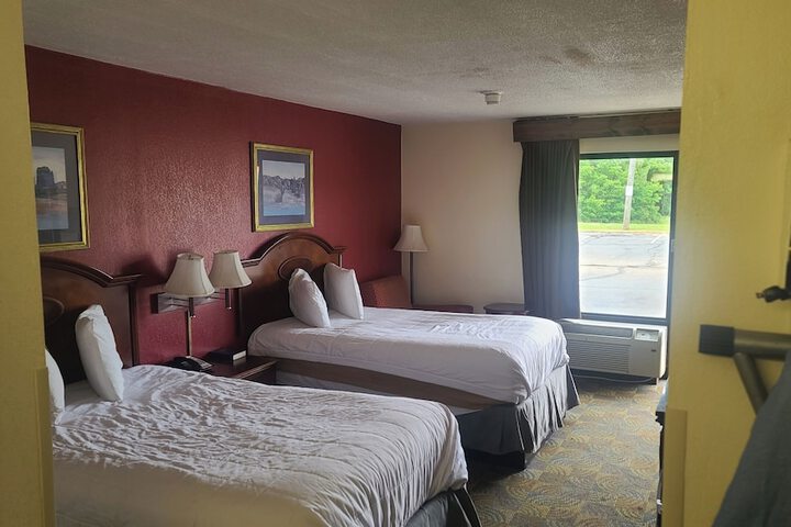Room 9 of 25