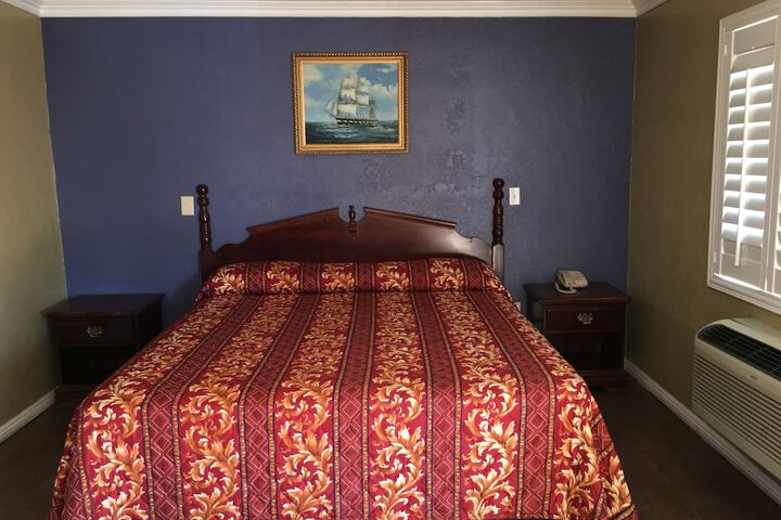 Room 17 of 32
