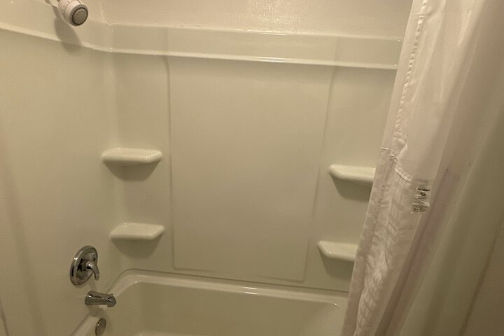 Room 28 of 69