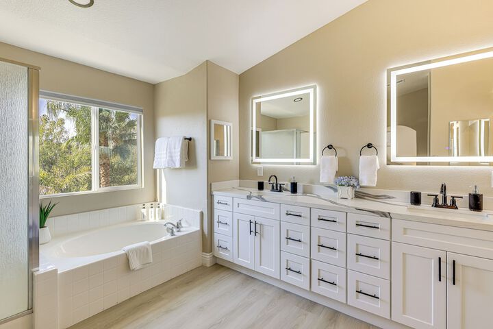 Mtn-view Gem w / Private Yard: Luxe Beaumont Home