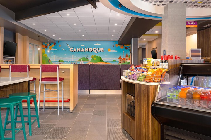 Tru by Hilton Gananoque On