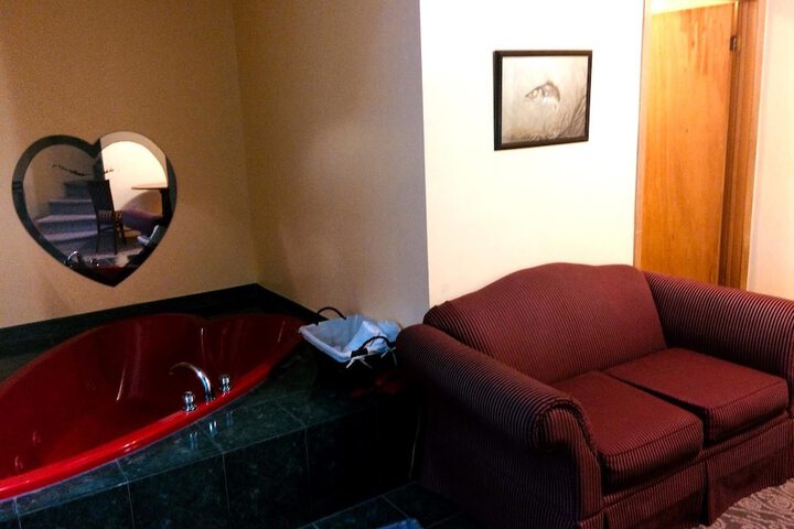 Room 32 of 75