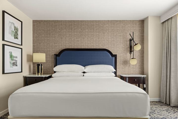 Room 17 of 46