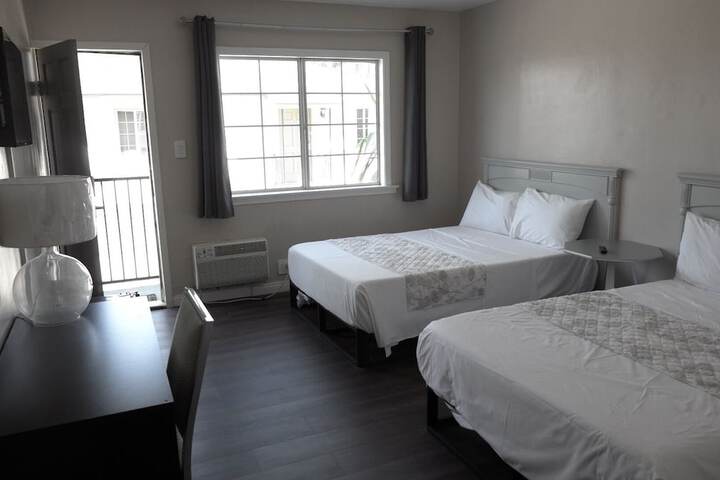 Room 32 of 85