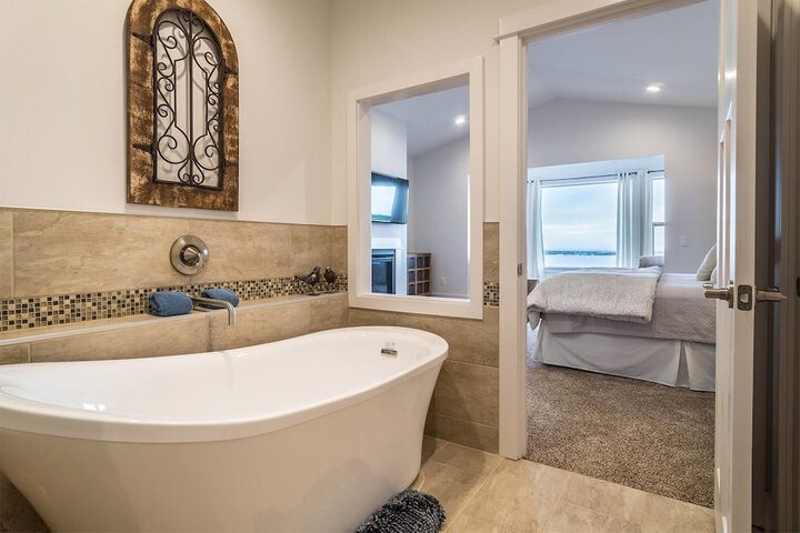 Seagate: Starboard coos Bay~premiere Property