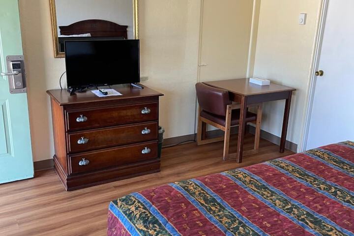 Room 20 of 28