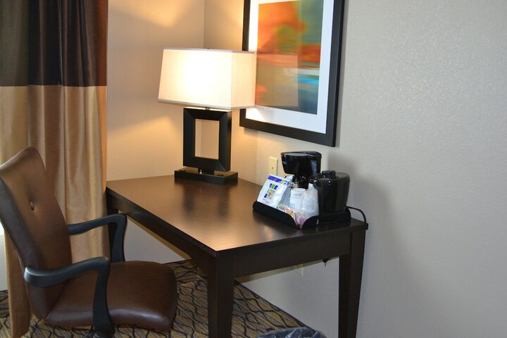 Holiday Inn Express Hotel & Suites St. Joseph by IHG