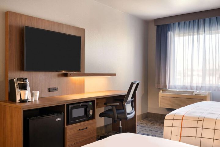 La Quinta Inn & Suites by Wyndham Springfield