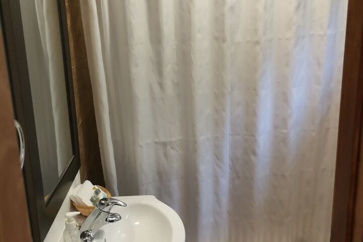 Room 42 of 85