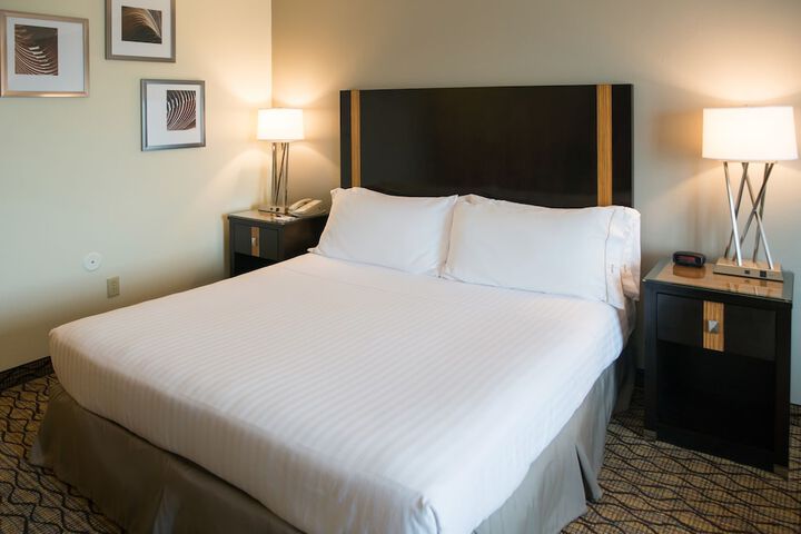 Holiday Inn Express Hotel & Suites Chanhassen by IHG