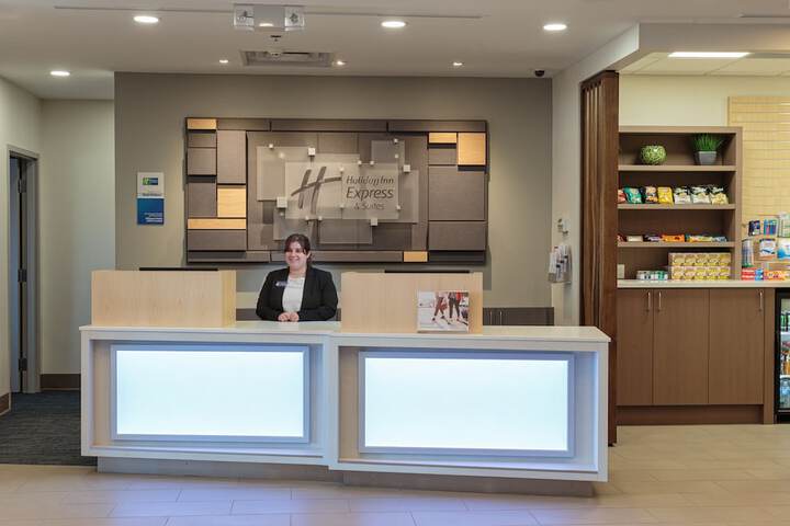 Holiday Inn Express & Suites Belleville by IHG