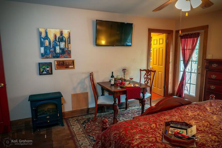 Equinox Inn at Canyon Lake