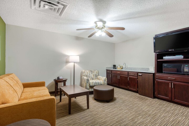 Room 32 of 41