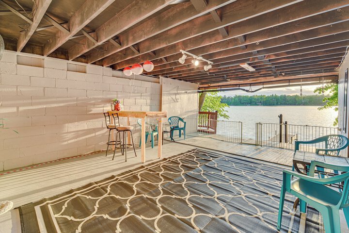 Lakefront Family Retreat w / Private Dock!