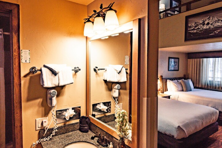 Elk Country Inn