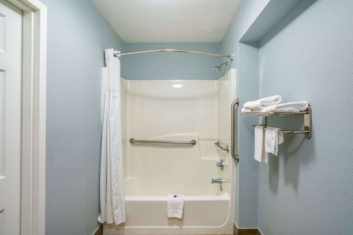 Room 5 of 17