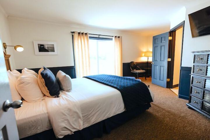 Room 28 of 114