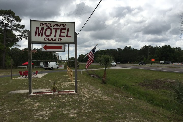 Three Rivers Motel