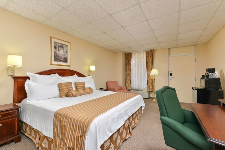 Room 15 of 25