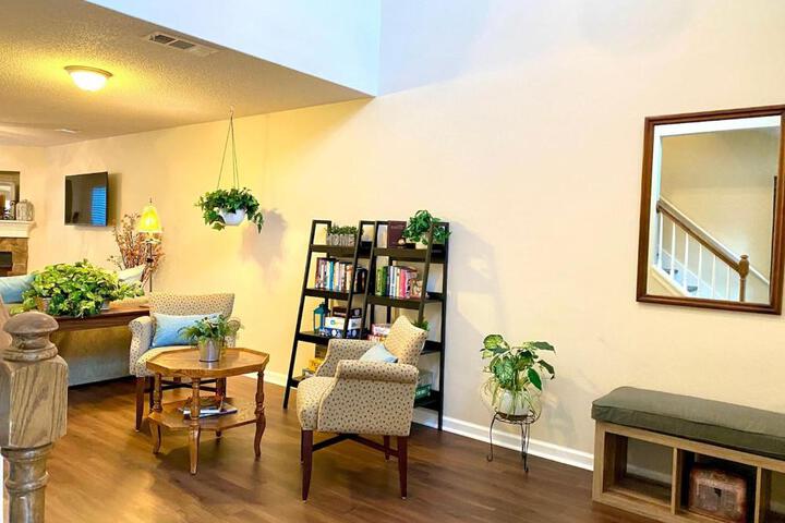 Spacious & comfy home in ultra-convenient location 2025 Traveller Award Winner