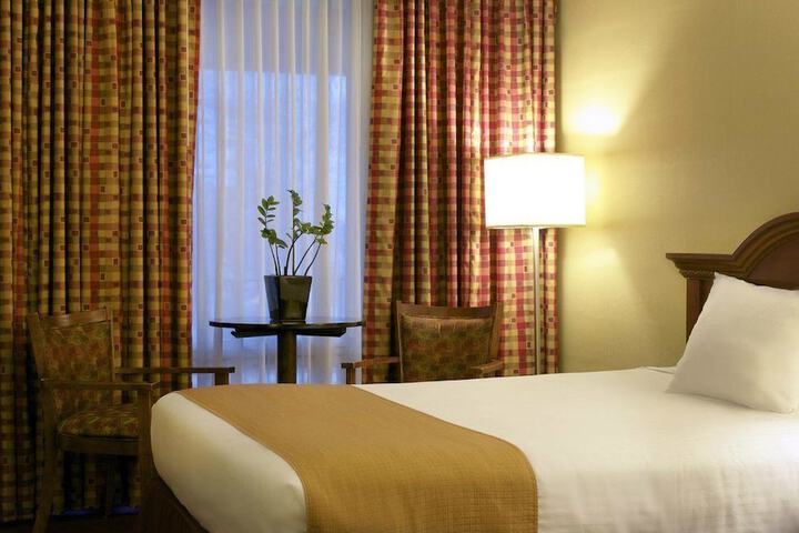Room 10 of 46
