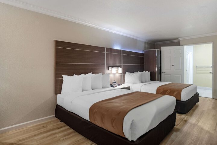 Room 35 of 60