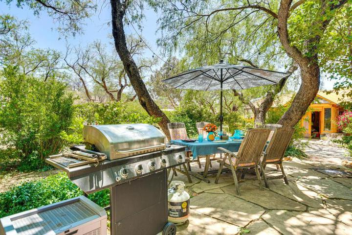 Vibrant Casa Paloma w / Patio - Near Vineyards!
